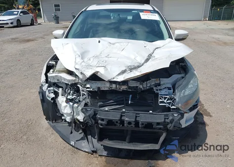 2013 Ford Focus Titanium из США, поврежденный, VIN 1FADP3J23DL105575